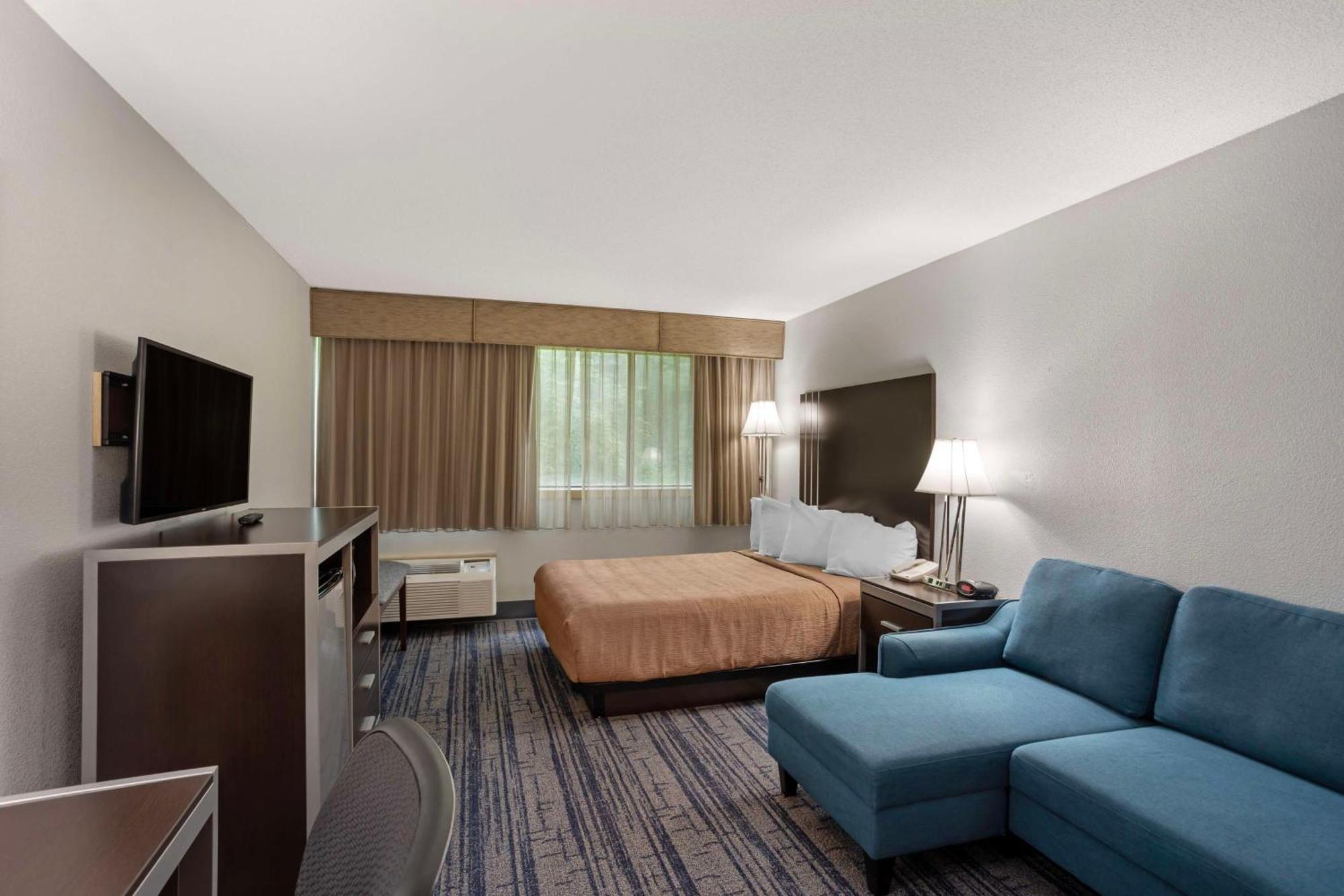 Western & Hotel 3*